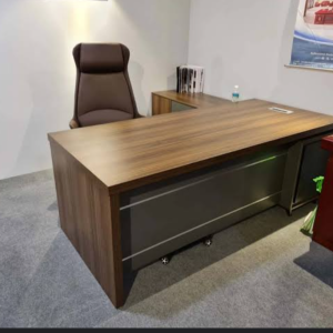 1600mm Manager's desk