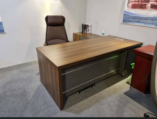 1600mm Manager's desk